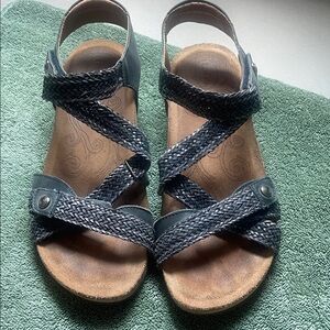 Taos blue leather sandals size 8-8.5
